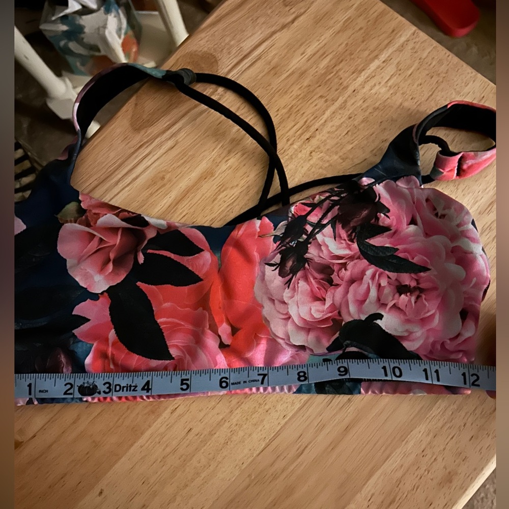 Lululemon Secret Garden Floral Free To Be Bra. XS - EUC - Picture 3 of 12